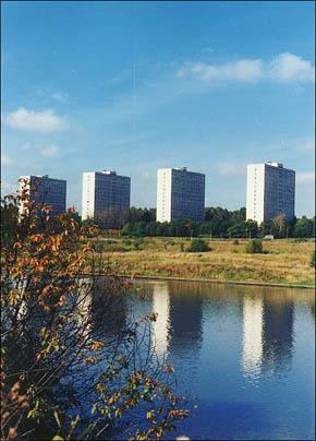 Зеленоград. Вид на 4-й микрорайон со стороны озера